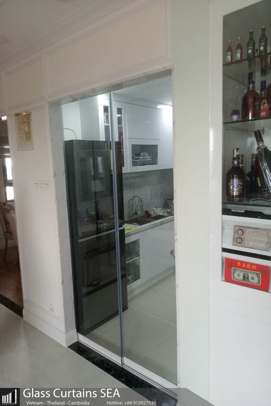 Mẫu vách ngăn phòng khách với kính cường lực không khung Mẫu vách ngăn phòng khách với kính cường lực không khung