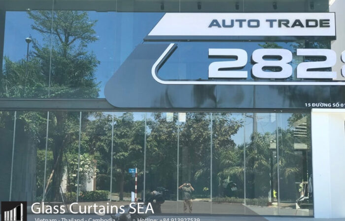 Top 5 mẫu cửa kính không khung cho sảnh đón khách