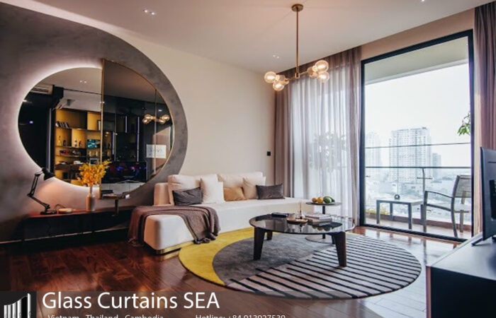 Kết hợp cửa kính và rèm cho không gian phòng khách ấm cúng