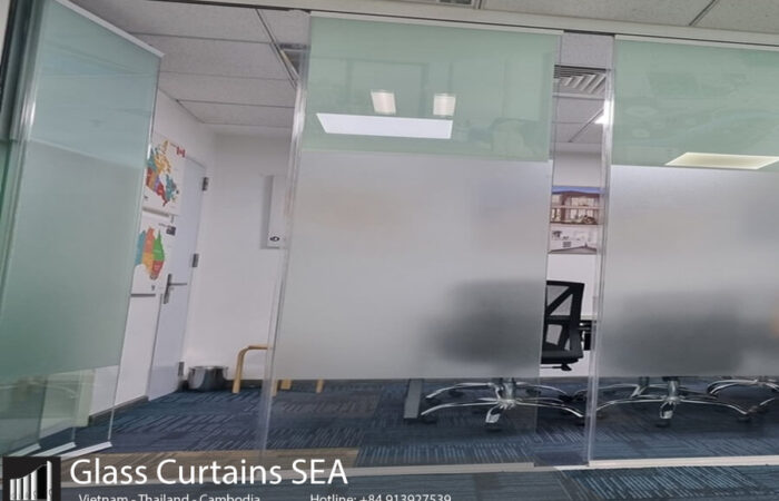 Vách kính ngăn phòng lạnh điều hòa,  phòng khách