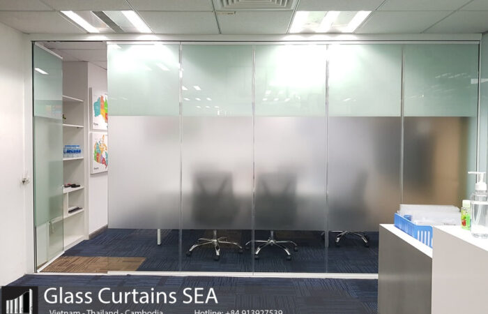 Cửa kính cho phòng học