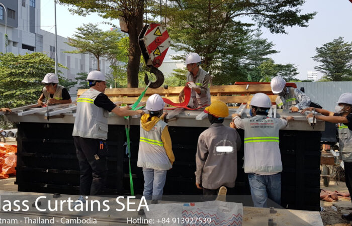 Cửa kính không khung lắp đặt nhanh hiện đại cho không gian sống