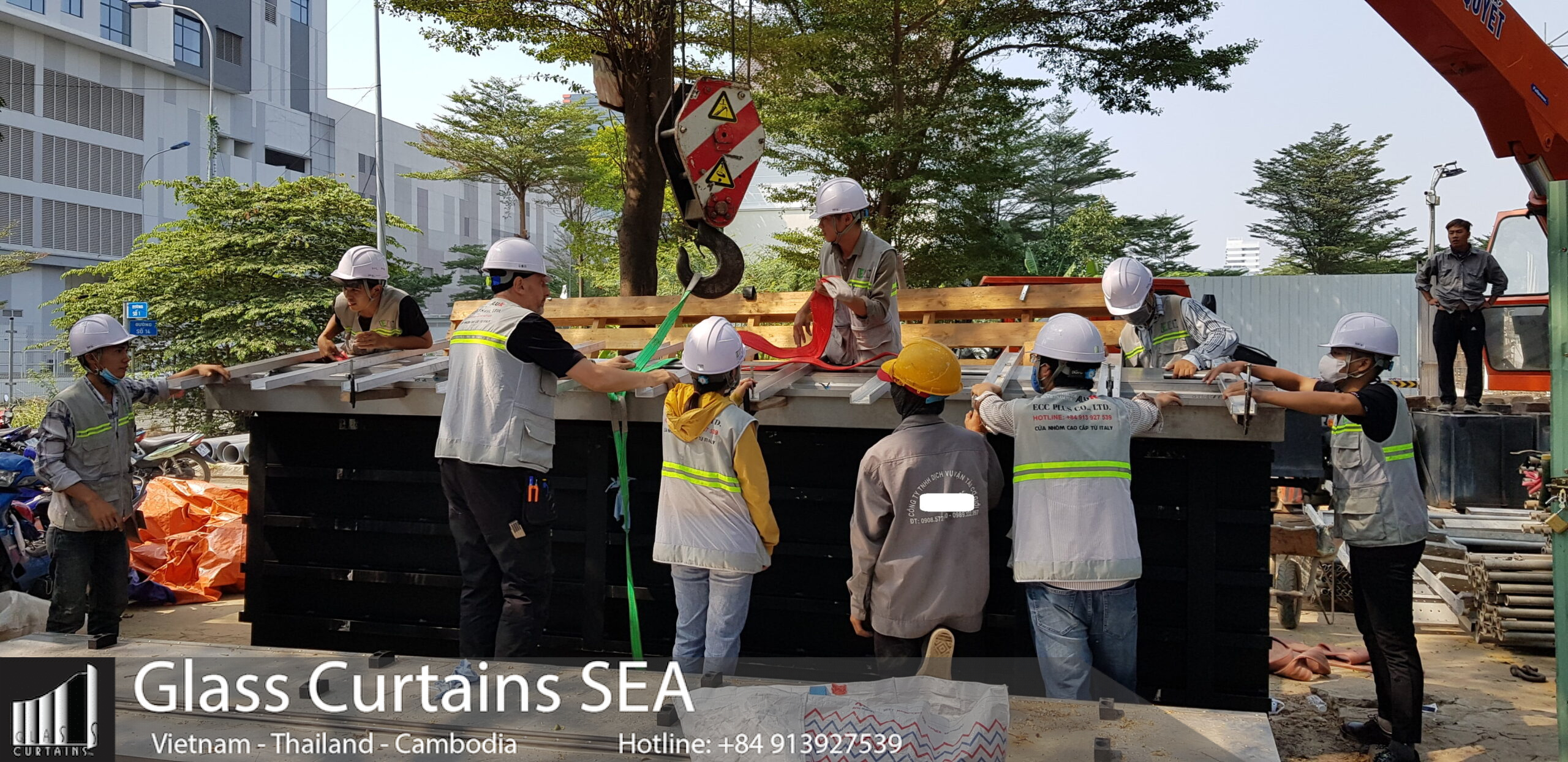 Cửa kính không khung lắp đặt nhanh hiện đại cho không gian sống