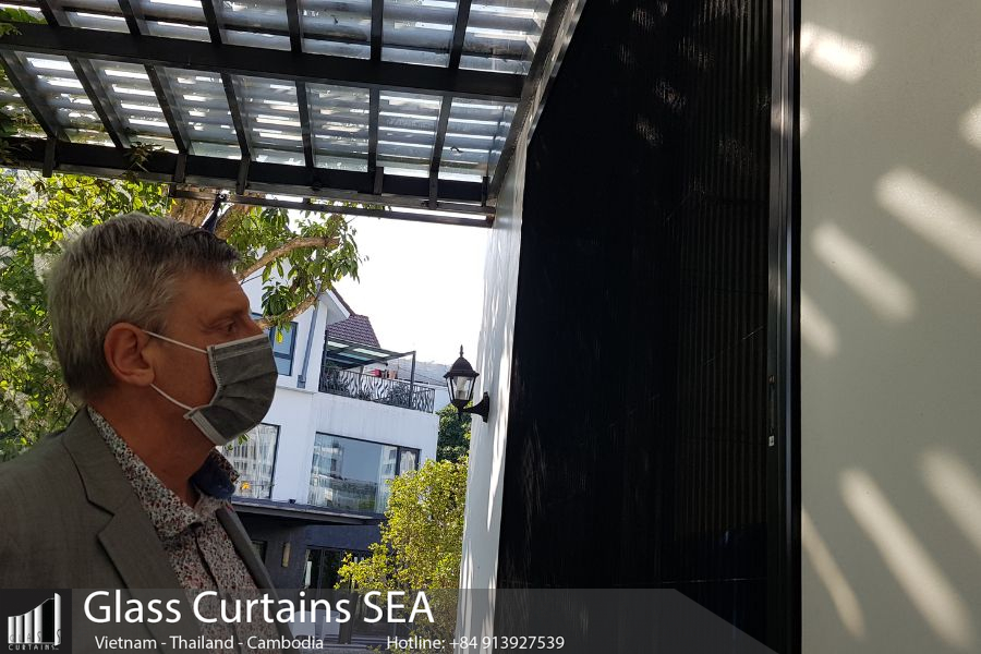 Cửa lưới chống muỗi dạng cuốn lưới đôi