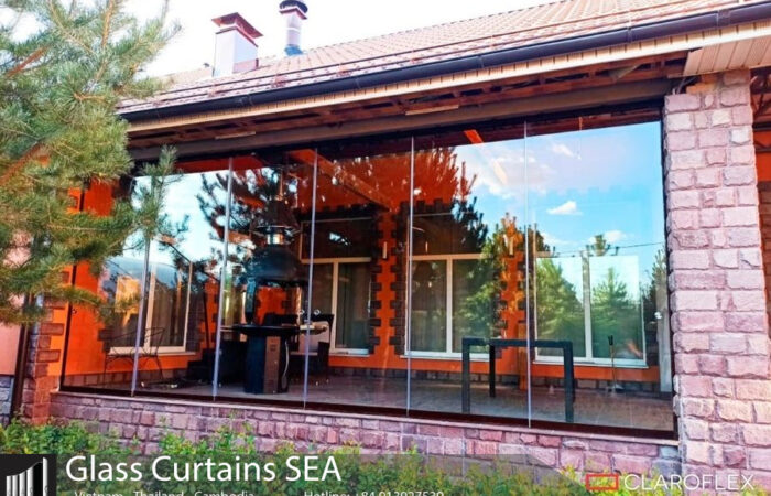 Cửa kính theo phong cách công nghiệp – Lựa chọn tối ưu cho showroom hiện đại