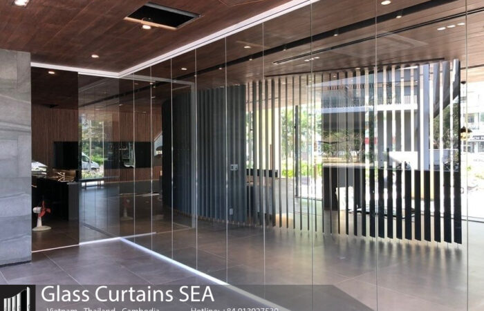 Kết hợp cửa kính sang trọng với nội thất theo phong cách Tây Âu