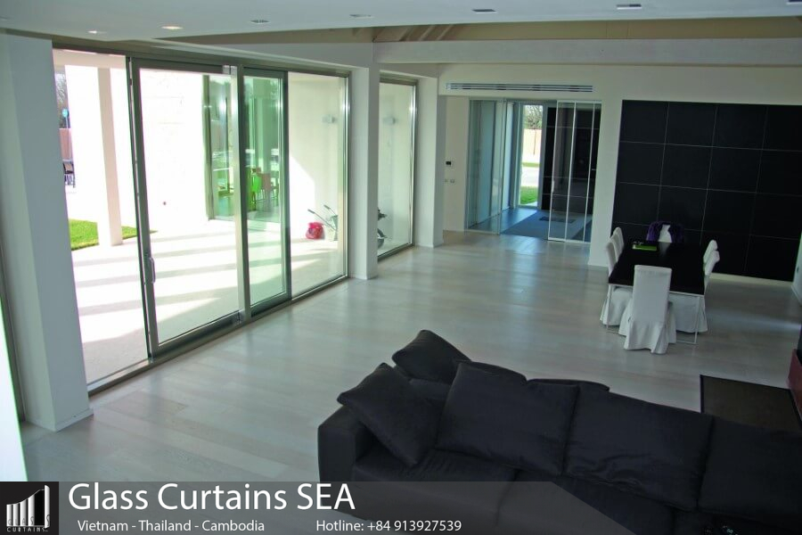 Cửa kính cường lực thường có giá thành cao hơn so với một số cửa kính khác