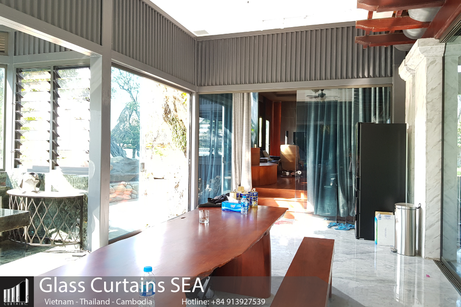 Lắp cửa kính là một lựa chọn thông minh để nâng tầm kiến trúc cho nhà ở