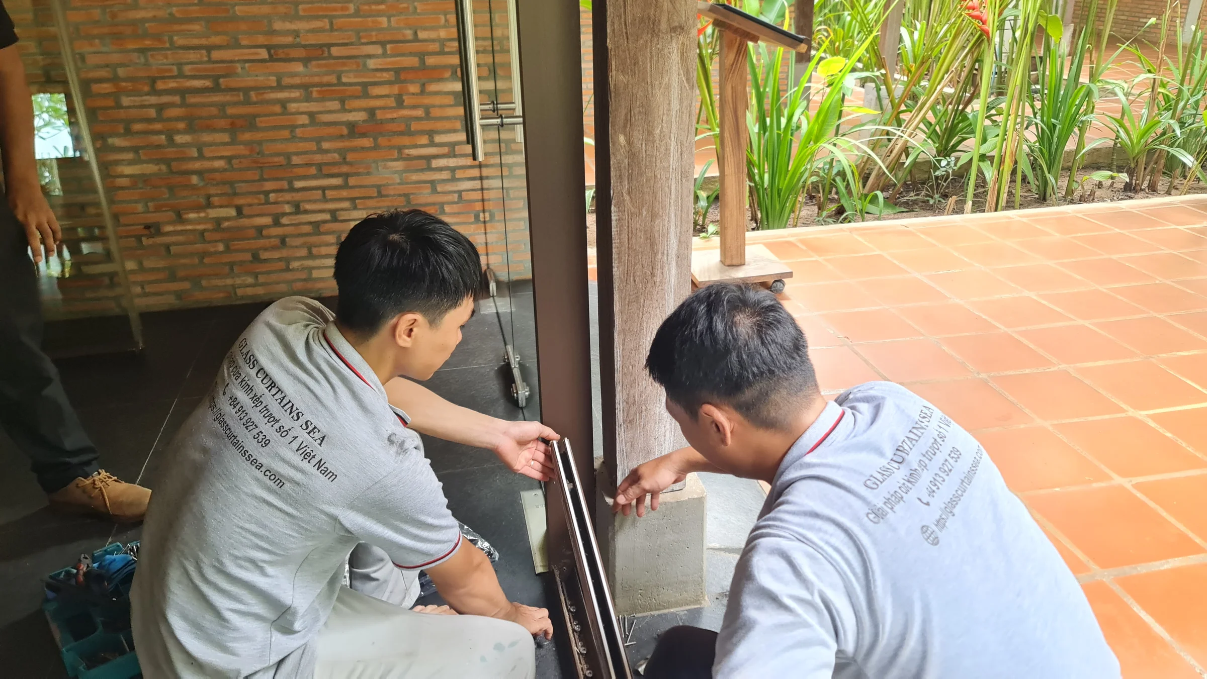 Khảo sát lắp đặt cửa nhôm kính cao cấp Hồ Chí Minh (4).jpg